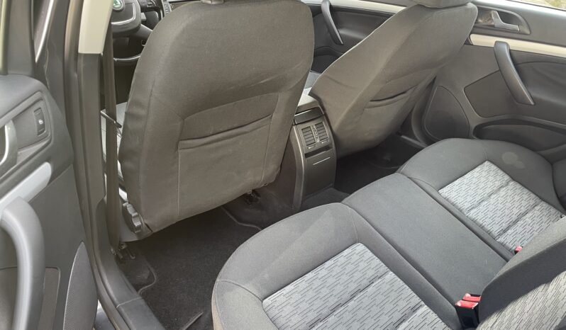 SKODA OCTAVIA 1.6 TDI 105CV 5P lleno