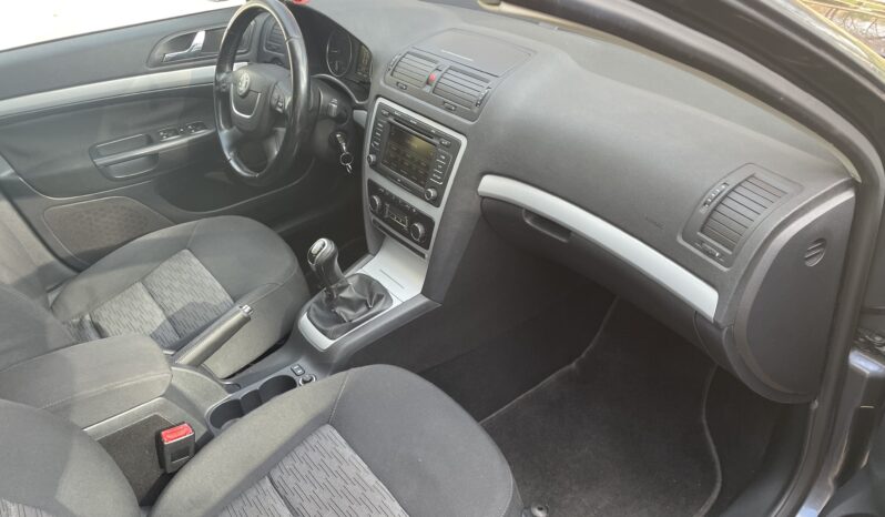 SKODA OCTAVIA 1.6 TDI 105CV 5P lleno