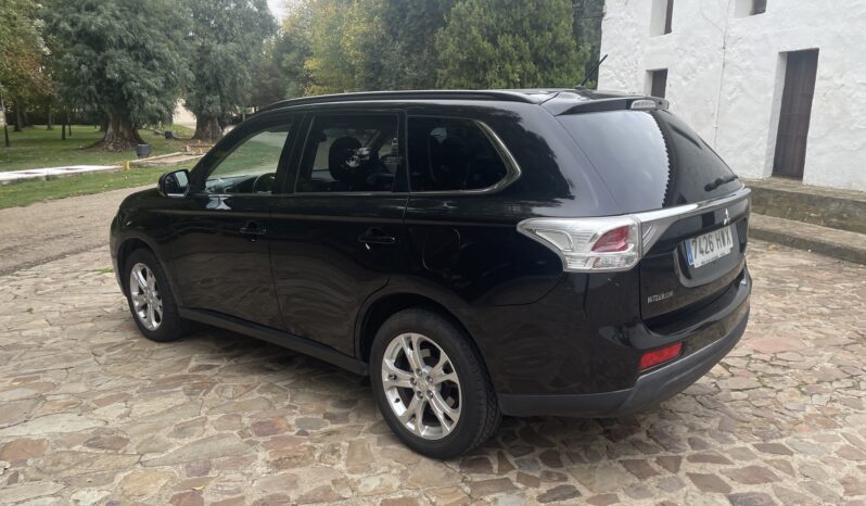 MITSUBISHI OUTLANDER 220 DID 150CV 4X4 7 PLAZAS lleno