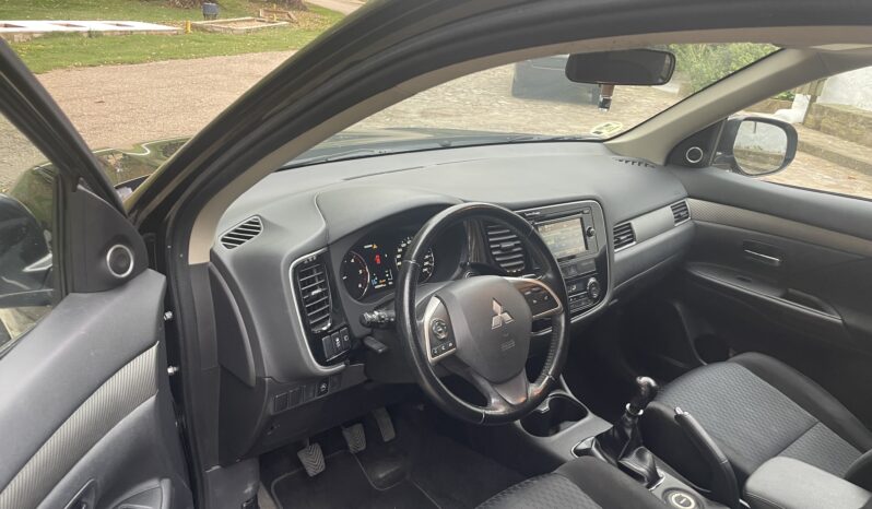 MITSUBISHI OUTLANDER 220 DID 150CV 4X4 7 PLAZAS lleno
