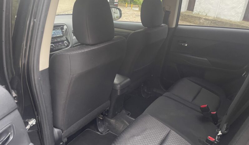 MITSUBISHI OUTLANDER 220 DID 150CV 4X4 7 PLAZAS lleno